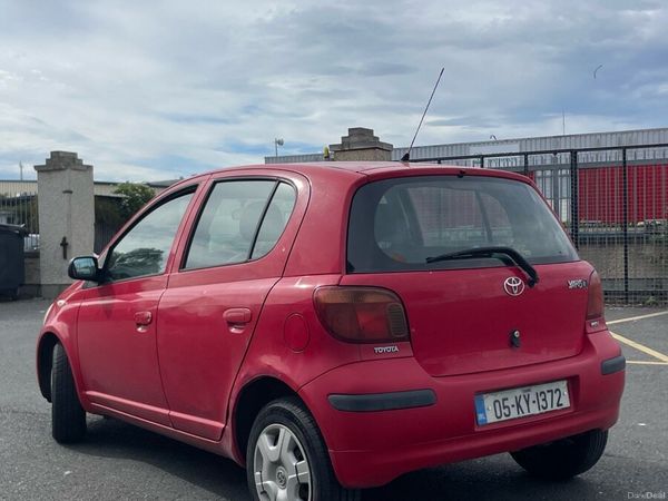 Toyota Yaris Hatchback, Petrol, 2005, Red