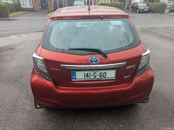 Toyota Yaris Hatchback, Petrol Hybrid, 2014, Red