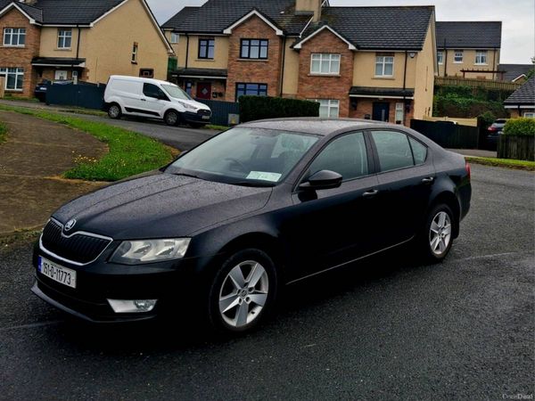 Skoda Octavia Saloon, Petrol, 2015, Black
