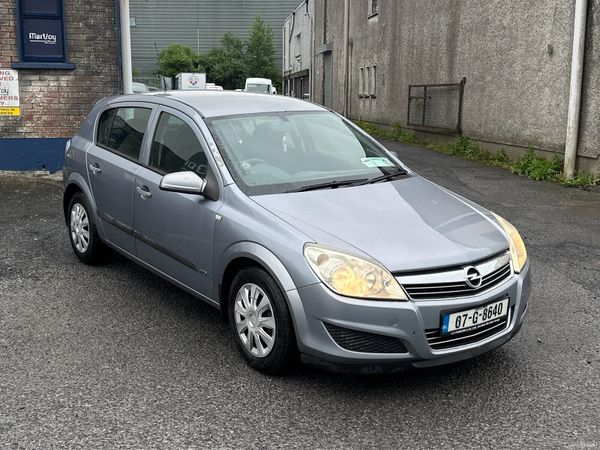 Opel Astra Hatchback, Petrol, 2007, Silver