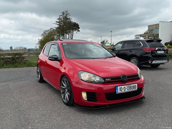 Volkswagen Golf Hatchback, Petrol, 2010, Red