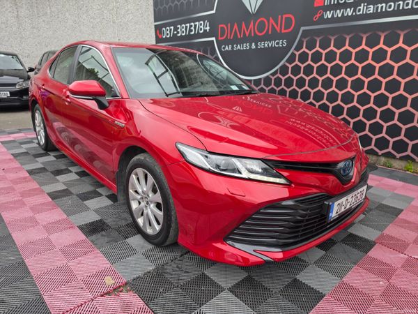 Toyota Camry Saloon, Petrol Hybrid, 2021, Red