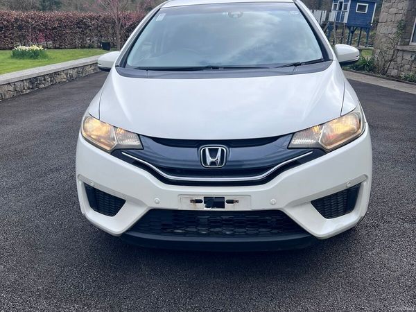Honda Fit Hatchback, Petrol, 2014, White