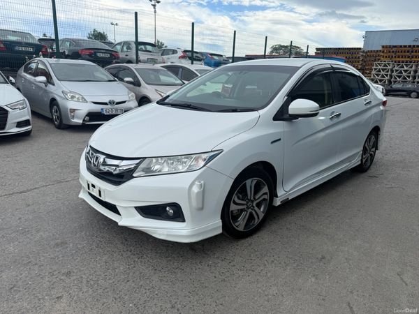 Honda Grace Saloon, Petrol Hybrid, 2015, White