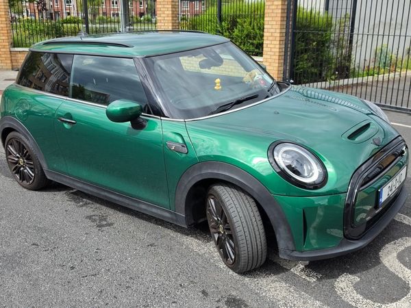 Mini Cooper Hatchback, Electric, 2024, Green