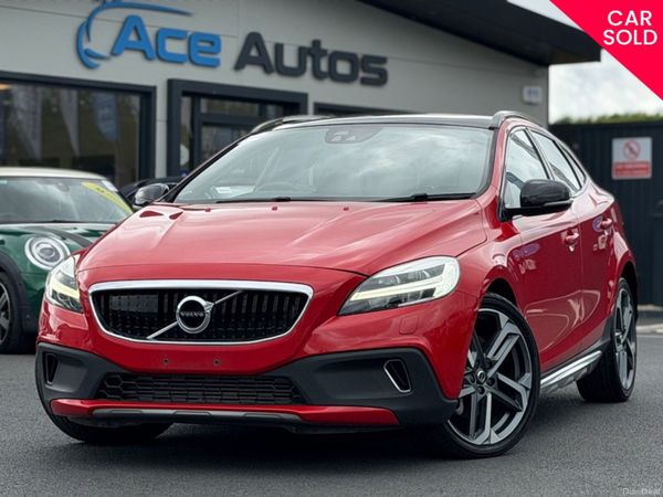 Volvo V40 Hatchback, Diesel, 2018, Red