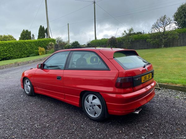 Vauxhall Astra Hatchback, Petrol, 1992, Red