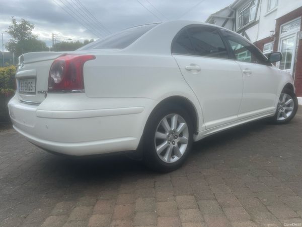 Toyota Avensis Saloon, Petrol, 2006, White