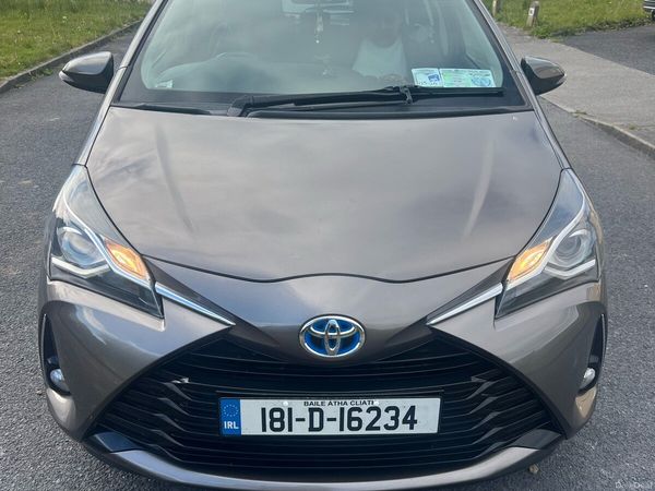 Toyota Yaris MPV, Petrol Hybrid, 2018, Grey