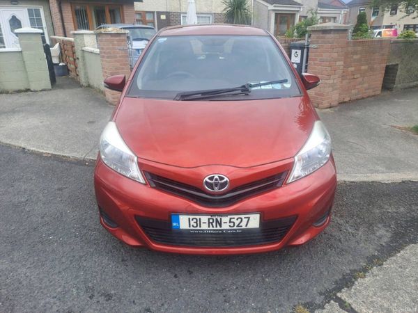Toyota Yaris Hatchback, Petrol, 2013, Red