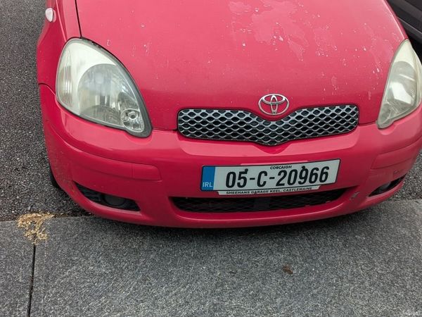 Toyota Yaris Hatchback, Petrol, 2005, Red