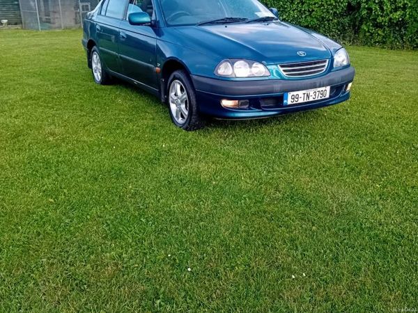 Toyota Avensis Saloon, Petrol, 1999, Green