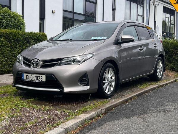 Toyota Auris Hatchback, Diesel, 2013, Bronze