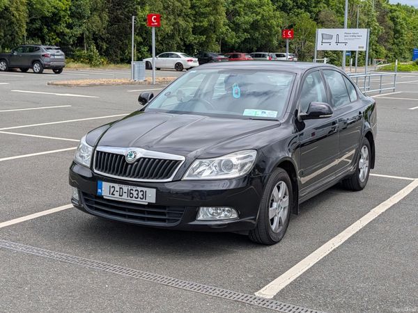 Skoda Octavia Saloon, Petrol, 2012, Black