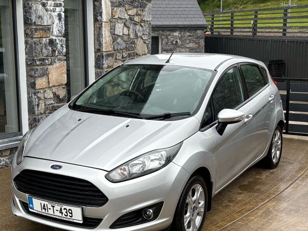 Ford Fiesta Hatchback, Petrol, 2014, Silver