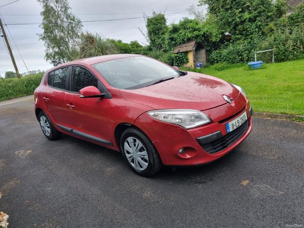 Renault Megane Hatchback, Petrol, 2011, Red