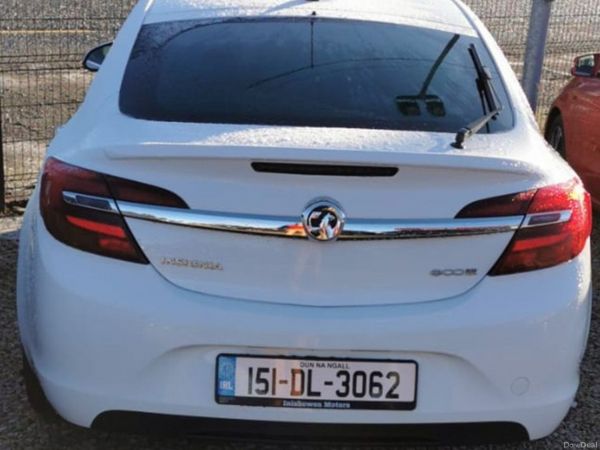 Vauxhall Insignia Hatchback, Diesel, 2015, White