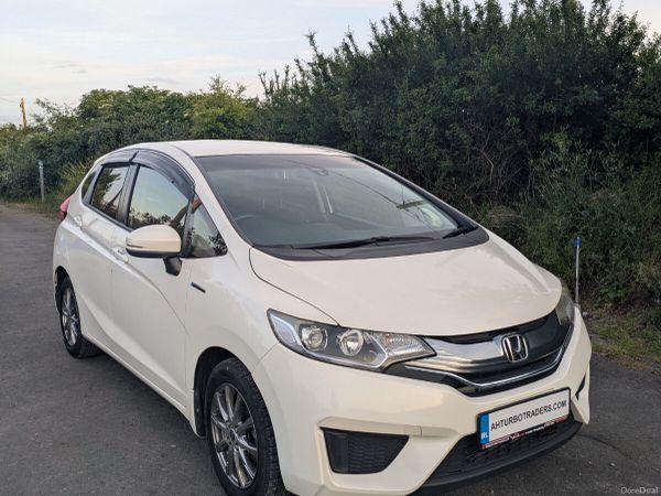 Honda Fit Hatchback, Petrol Hybrid, 2015, White