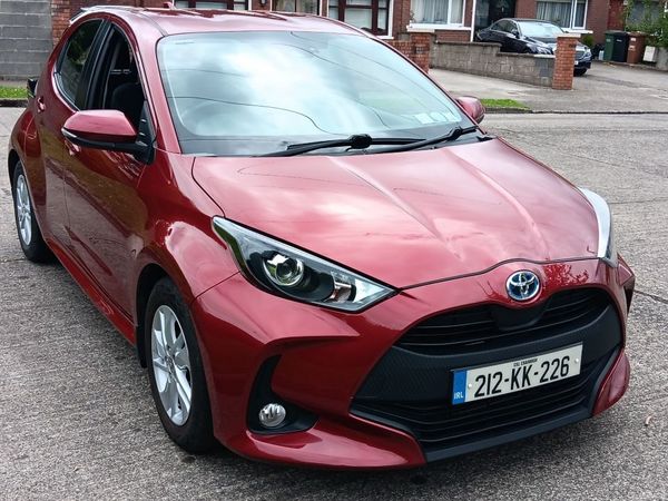 Toyota Yaris Hatchback, Petrol Hybrid, 2021, Red