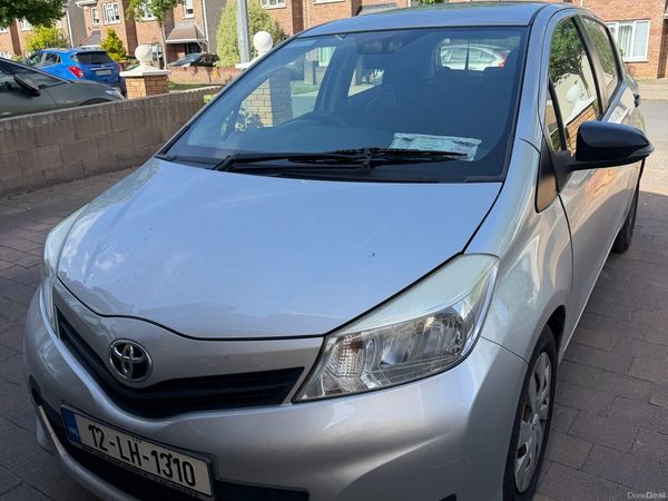 Toyota Yaris Hatchback, Petrol, 2012, Silver
