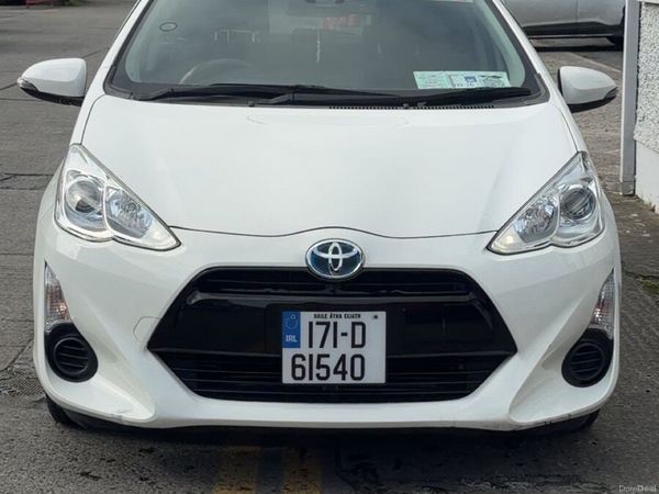 Toyota Aqua Hatchback, Petrol Hybrid, 2017, White