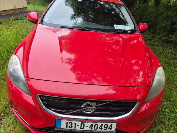 Volvo V40 Hatchback, Petrol, 2013, Red