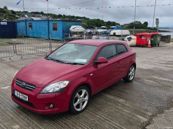 Kia Ceed Hatchback, Diesel, 2010, Red