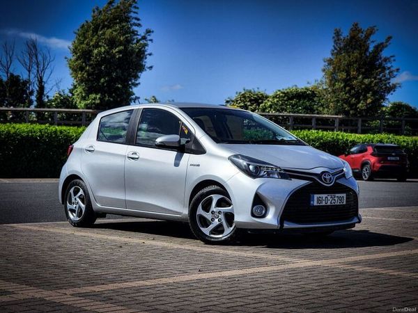 Toyota Yaris Hatchback, Petrol Hybrid, 2016, Silver