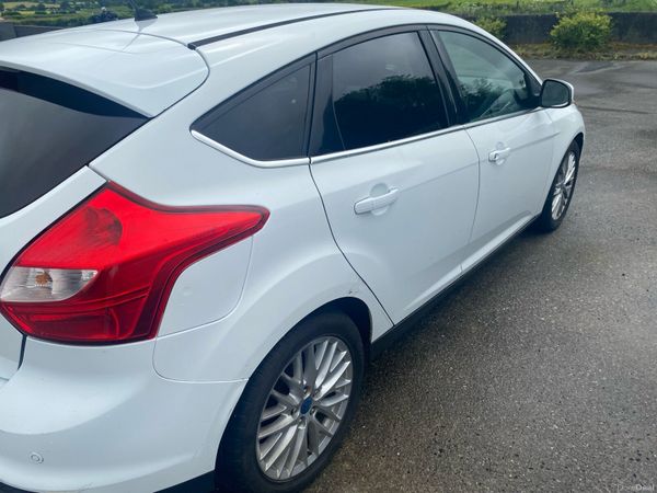 Ford Focus Hatchback, Petrol, 2014, White