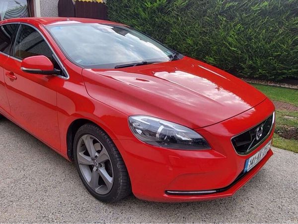 Volvo V40 Hatchback, Petrol, 2014, Red