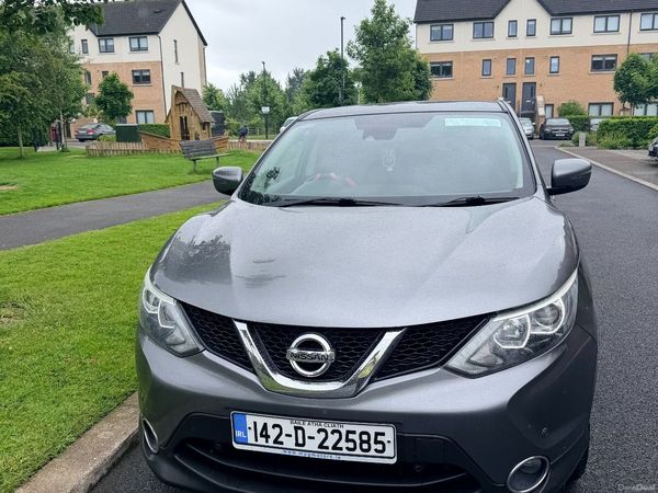 Nissan Qashqai Hatchback, Diesel, 2014, Grey
