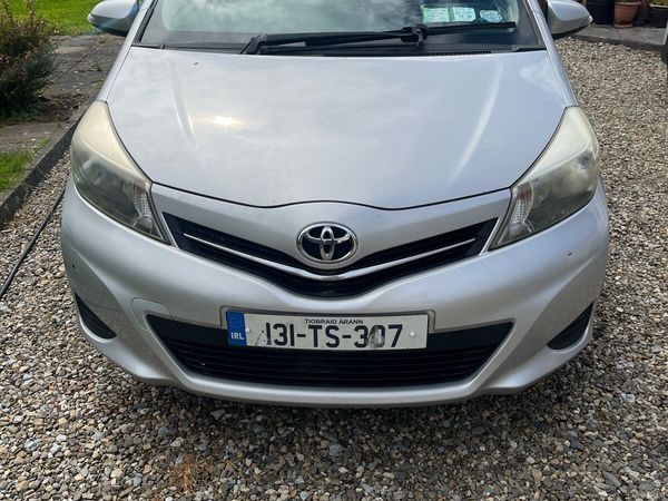Toyota Yaris Hatchback, Petrol, 2013, Silver