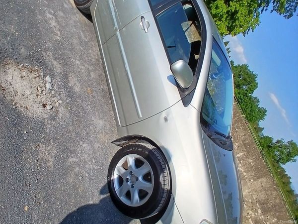 Toyota Corolla Saloon, Petrol, 2004, Silver