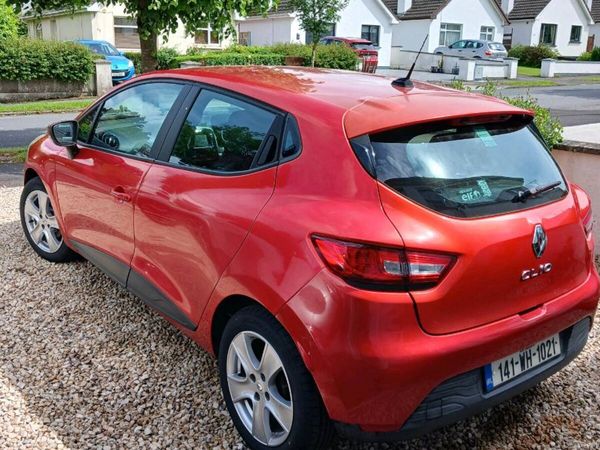 Renault Clio Hatchback, Petrol, 2014, Red