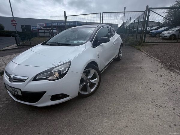Vauxhall Astra Hatchback, Diesel, 2012, White
