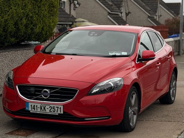 Volvo V40 Hatchback, Petrol, 2014, Red