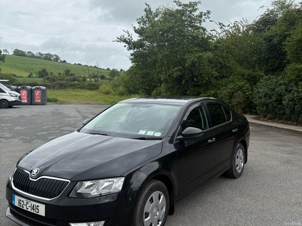 Skoda Octavia Saloon, Petrol, 2016, Black