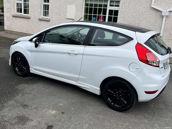 Ford Fiesta Hatchback, Petrol, 2016, White