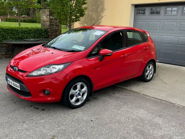 Ford Fiesta Hatchback, Petrol, 2012, Red