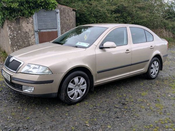 Skoda Octavia Hatchback, Petrol, 2007, Beige