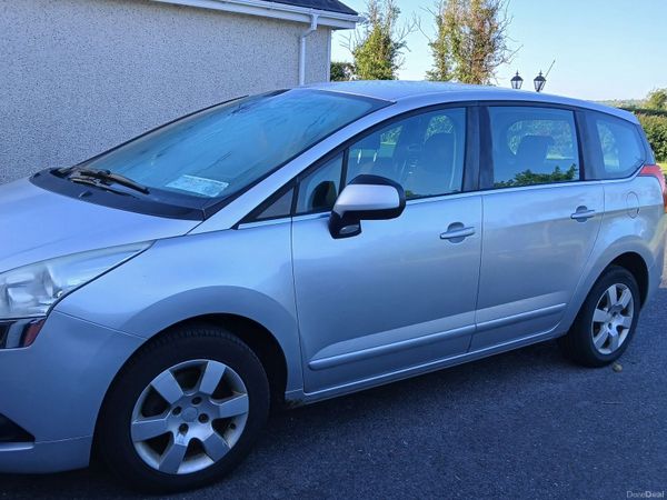 Peugeot 5008 MPV, Diesel, 2010, Silver