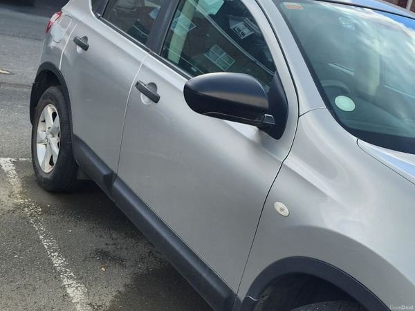 Nissan Qashqai Hatchback, Diesel, 2011, Silver