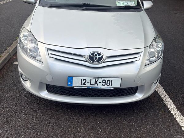 Toyota Auris Hatchback, Diesel, 2012, Silver