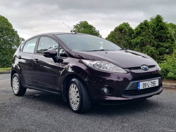 Ford Fiesta Hatchback, Petrol, 2009, Red