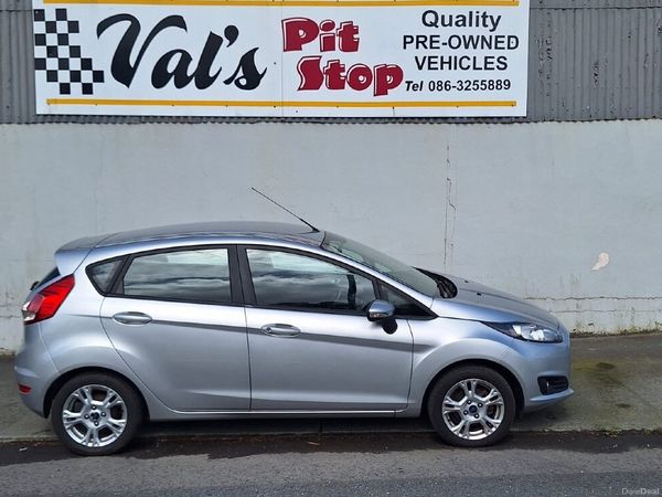 Ford Fiesta Hatchback, Petrol, 2016, Silver