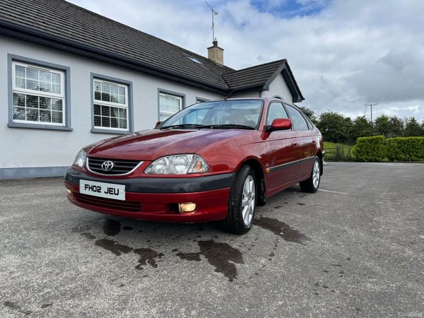 Toyota Avensis Hatchback, Diesel, 2002, Red