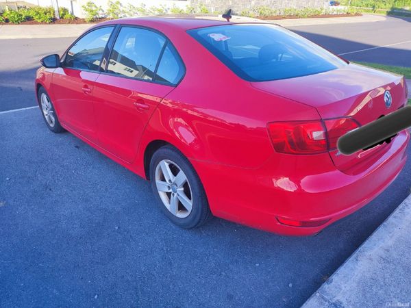 Volkswagen Jetta Saloon, Diesel, 2013, Red