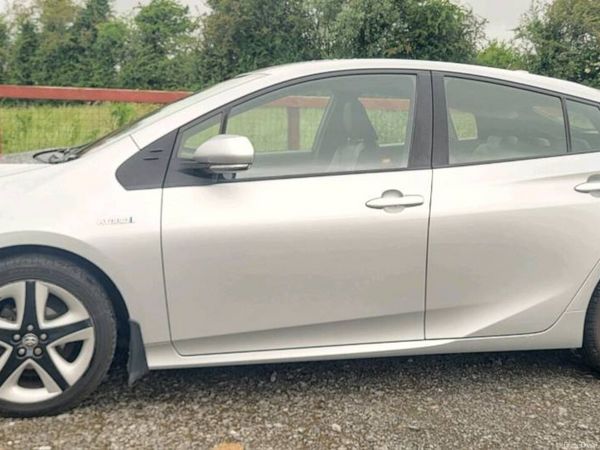 Toyota Prius Hatchback, Petrol Hybrid, 2017, Silver