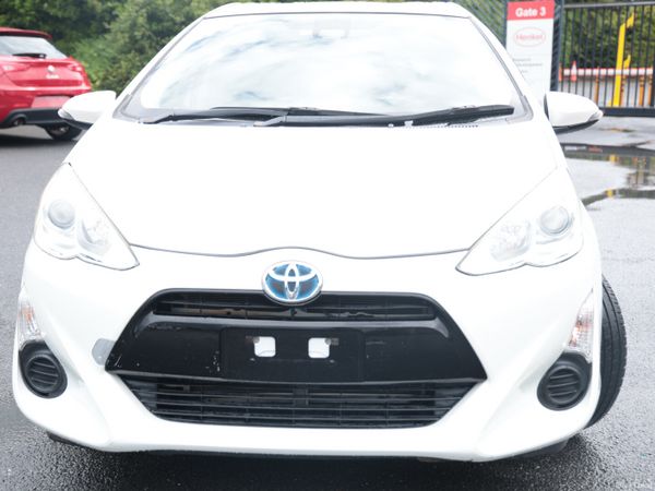 Toyota Aqua Hatchback, Petrol Hybrid, 2016, White