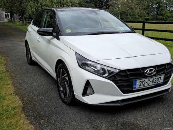 Hyundai i20 Hatchback, Petrol, 2021, White